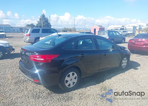 2018 Ford Focus S из США, поврежденный, VIN 1FADP3E20JL279139